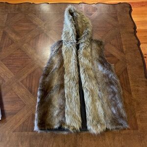 Lanshifei Faux Fur Women’s Hooded Vest Size XXXL great condition